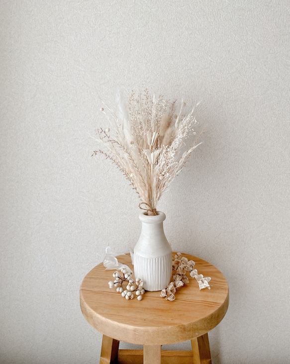 パンパスグラスと小花のミニブーケ　ホワイト　ベージュ　スワッグ　ドライフラワー 4枚目の画像