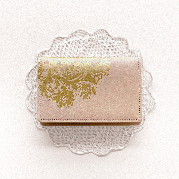 牛皮名片夾（名片夾）燙印植物花邊圖案~petit jardin~粉米色 第1張的照片