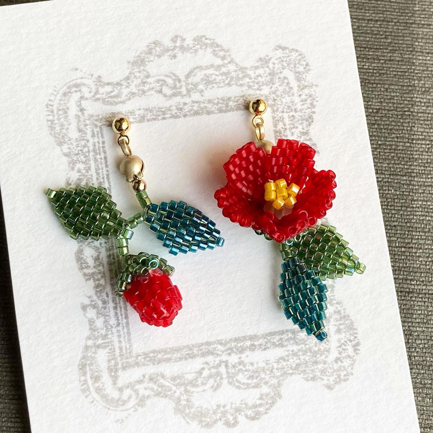 シェイプドステッチでつくる＊椿のピアス(赤) キット Blooming