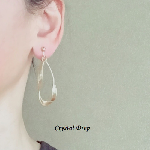 マットゴールド ひねりフープ 大ぶり パール付き ねじれ 変形