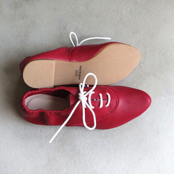 &lt;也可當巴布奇人&gt; 紅色皮鞋，易於穿著，搭配橡膠鞋跟，看起來很漂亮。 第14張的照片