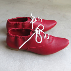 &lt;也可當巴布奇人&gt; 紅色皮鞋，易於穿著，搭配橡膠鞋跟，看起來很漂亮。 第13張的照片