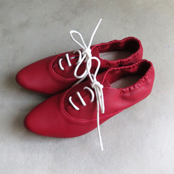 &lt;也可當巴布奇人&gt; 紅色皮鞋，易於穿著，搭配橡膠鞋跟，看起來很漂亮。 第9張的照片