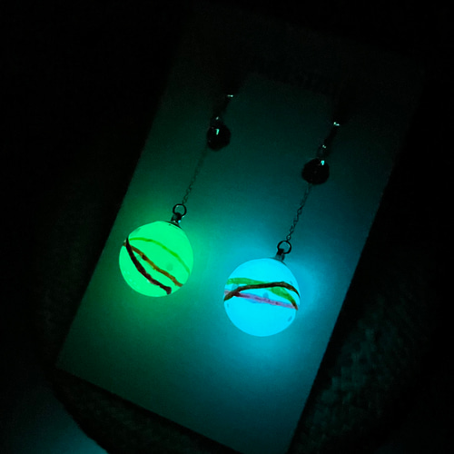 暗闇で光る！レトロかわいいヨーヨーピアス・イヤリング 選べるカラー