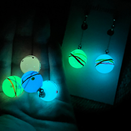 暗闇で光る！レトロかわいいヨーヨーピアス・イヤリング 選べるカラー