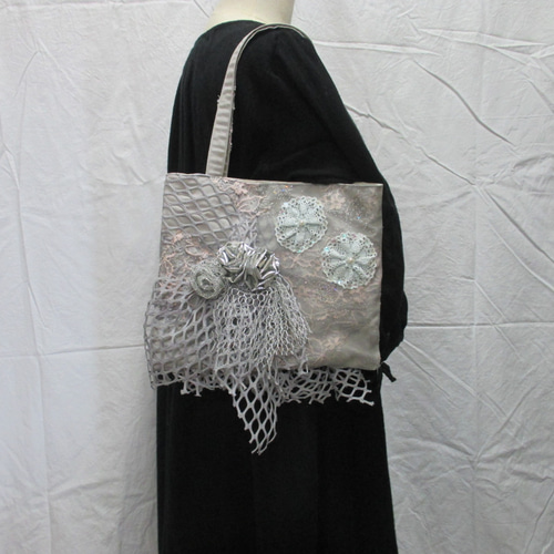 【一個限定】✨　手提げカバン　コラージュ素材　モチーフ　レース 一個限定】✨ 手提げカバン コラージュ素材 モチーフ レース 大きな