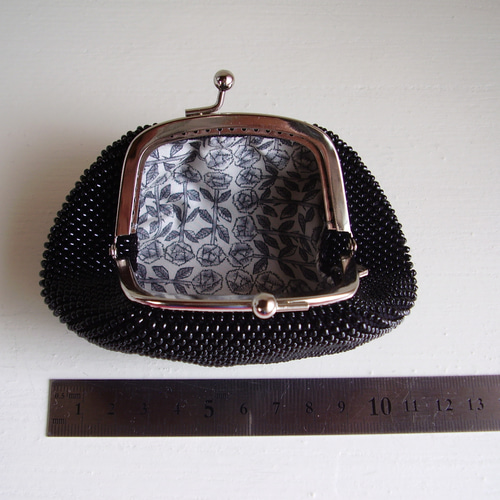 ビーズの小銭入れ（ブラック）・がま口財布・小物入れ がま口