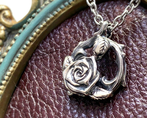 ネックレス Azuu 薔薇 銀細工 シルバー彫刻 ケシパール 925 132 8b51743885f8076517602b7775c99e