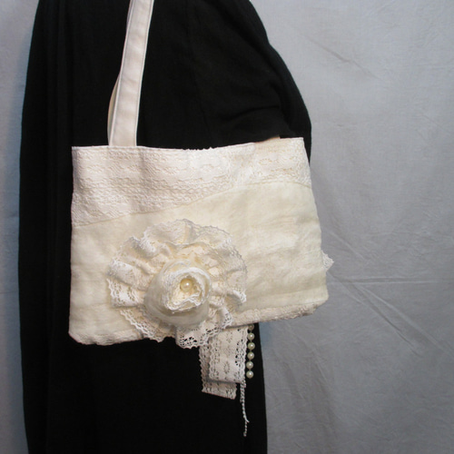 【一個限定】✨　手提げカバン　コラージュ素材　モチーフ　レース 82 創作バッグ コラージュ トートバッグ レース チュール ビーズ