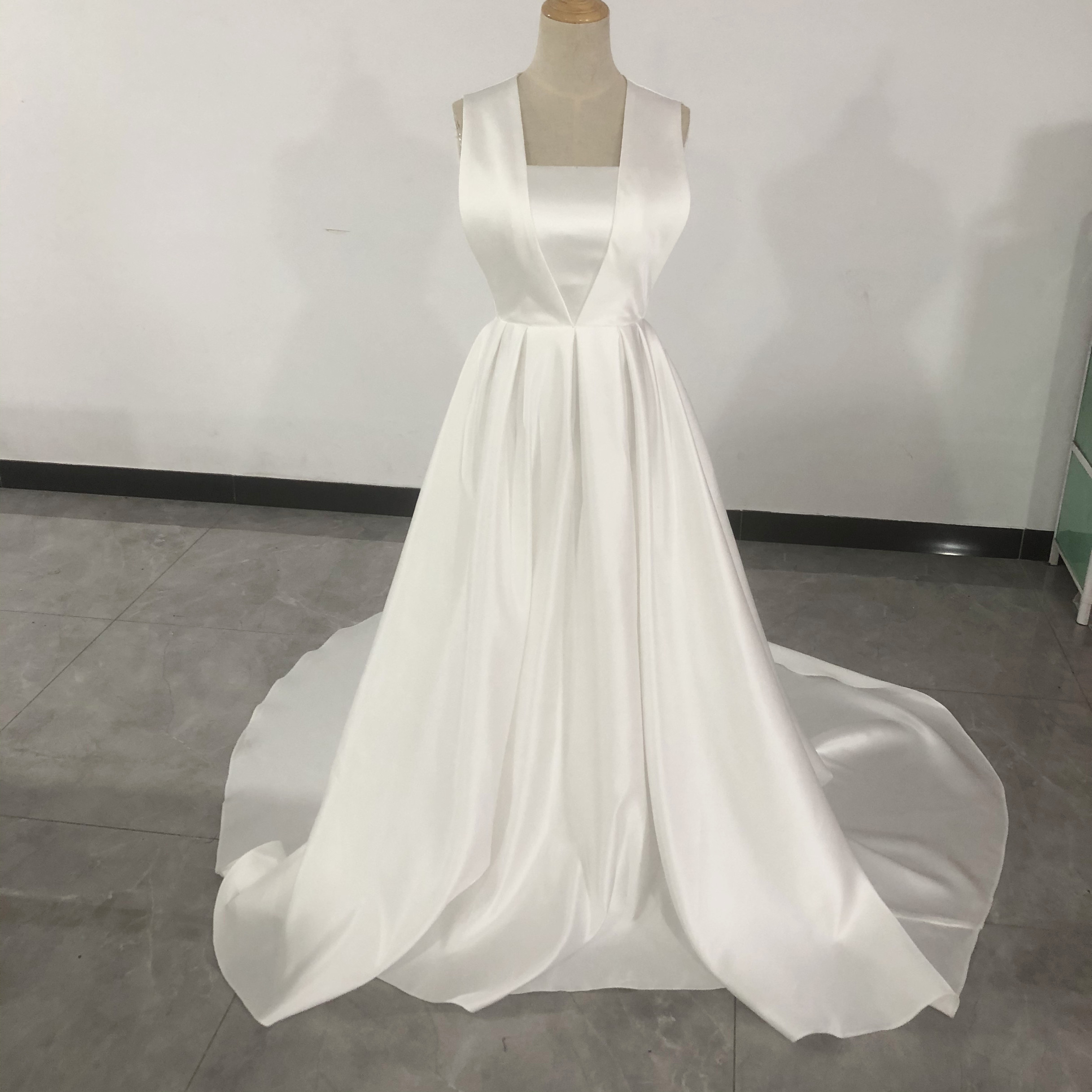 高品質！オフショル ホワイト パーティードレス 二次会 前撮り 挙式 マット生地 ウエディングドレスロングトレーン