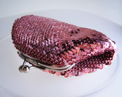 レア‼️ゴージャス ビーズキティ リンゴ型 スパンコール レインボー キラキラ レア‼️ゴージャス ビーズキティ リンゴ型 スパンコール レインボー