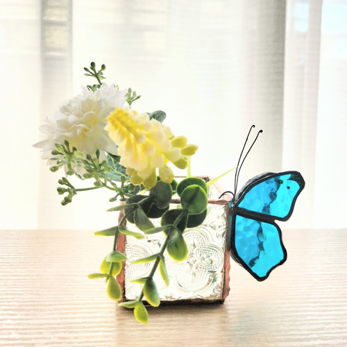 蝶のステンドグラス サンキャッチャー（ブルー）蝶々 一輪挿しや花瓶に