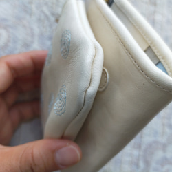 刺繍革財布 『SHABON』WHITE×水色（牛革）☆ 二つ折りミニ財布☆ 8枚目の画像
