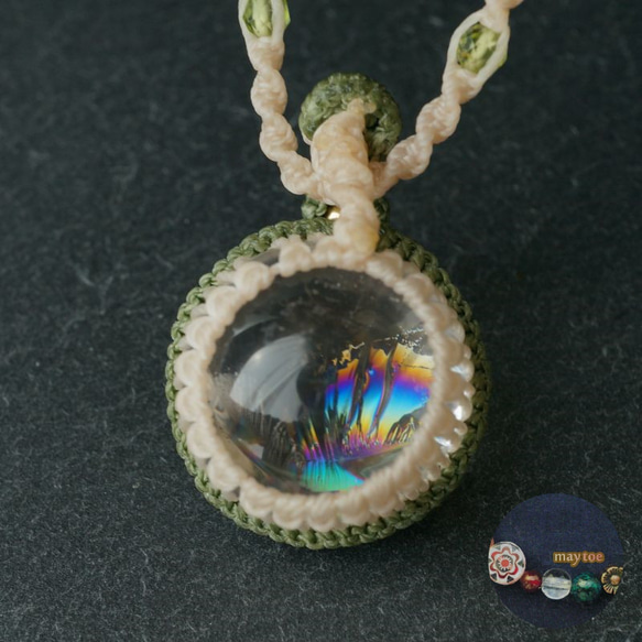 レインボー水晶（アイリスクォーツ）とペリドットのマクラメネックレス ～緑癒～ 7枚目の画像