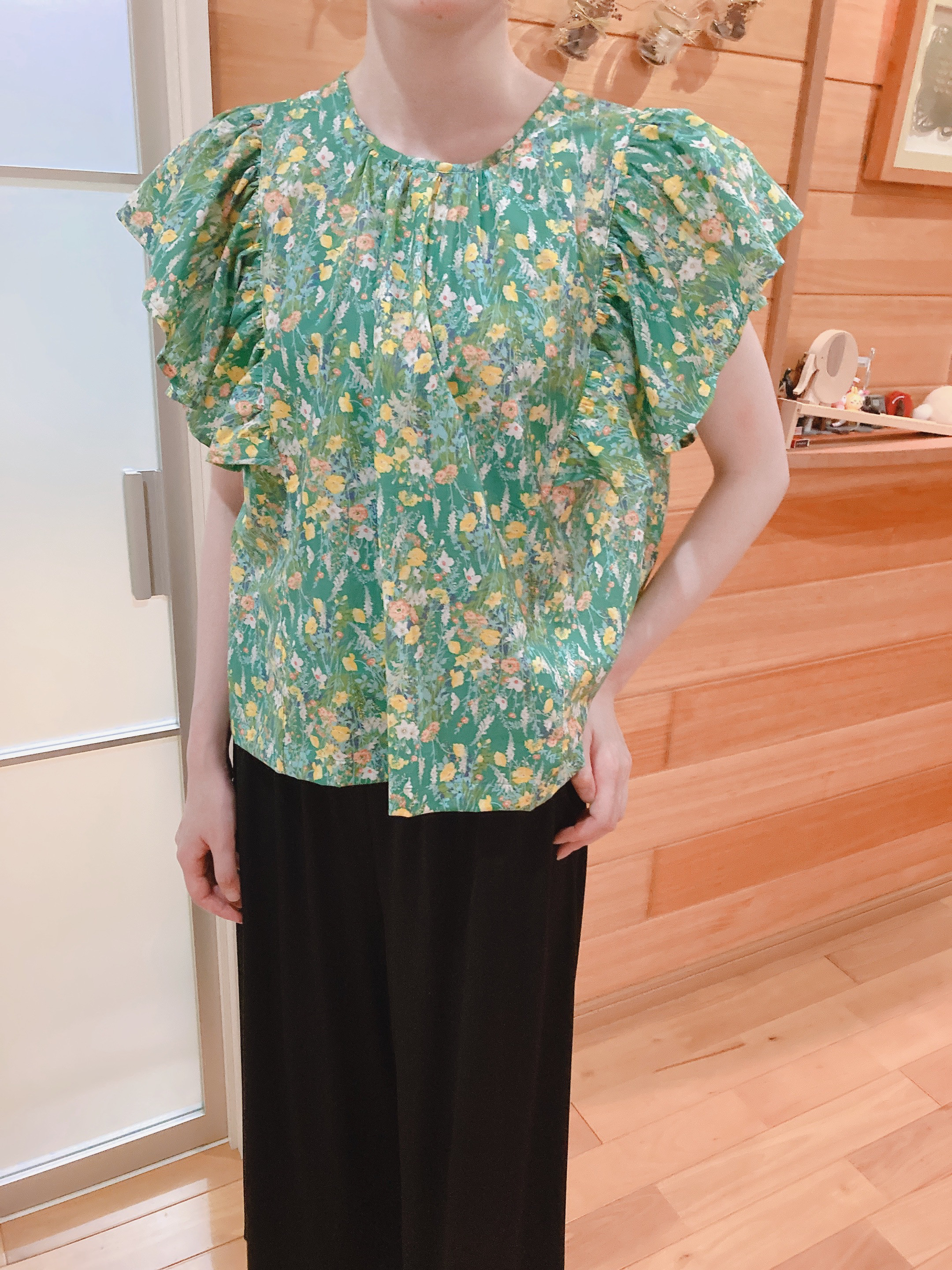 花柄ローン地フリルブラウス•グリーンカラー