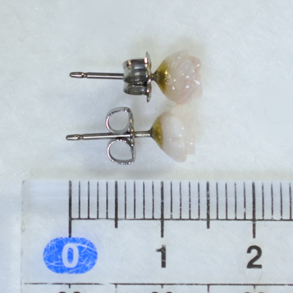 （1 件）粉色貝殼玫瑰耳釘（6 毫米，鈦金屬耳釘） 第5張的照片