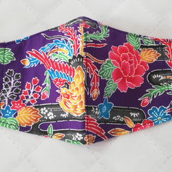 琉球沖縄　鮮やかな柄　和風立体マスク　松　竹　藤　扇　花柄　鳳凰　紫　パープル　手作りマスク 1枚目の画像