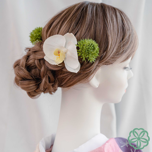 髪飾り 白い胡蝶蘭と花手毬の髪かざり 水引きヘアアクセサリー 髪飾り 白い胡蝶蘭と花手毬の髪かざり 水引きヘアアクセサリー