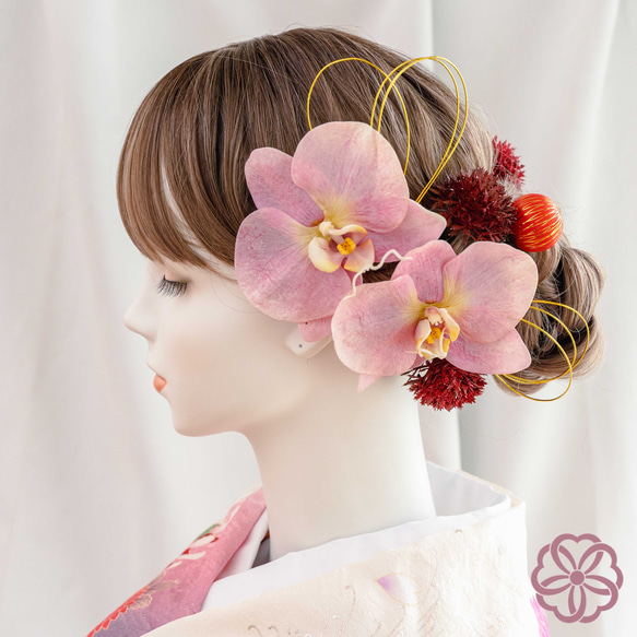 ピンクの胡蝶蘭と花手鞠の髪かざり 水引きアレンジ 結婚式 白無垢