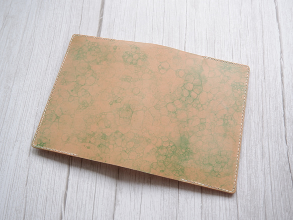 【感謝SALE】ブックカバー 文庫サイズ イタリアンレザー 手染め 手縫い 本革 8枚目の画像