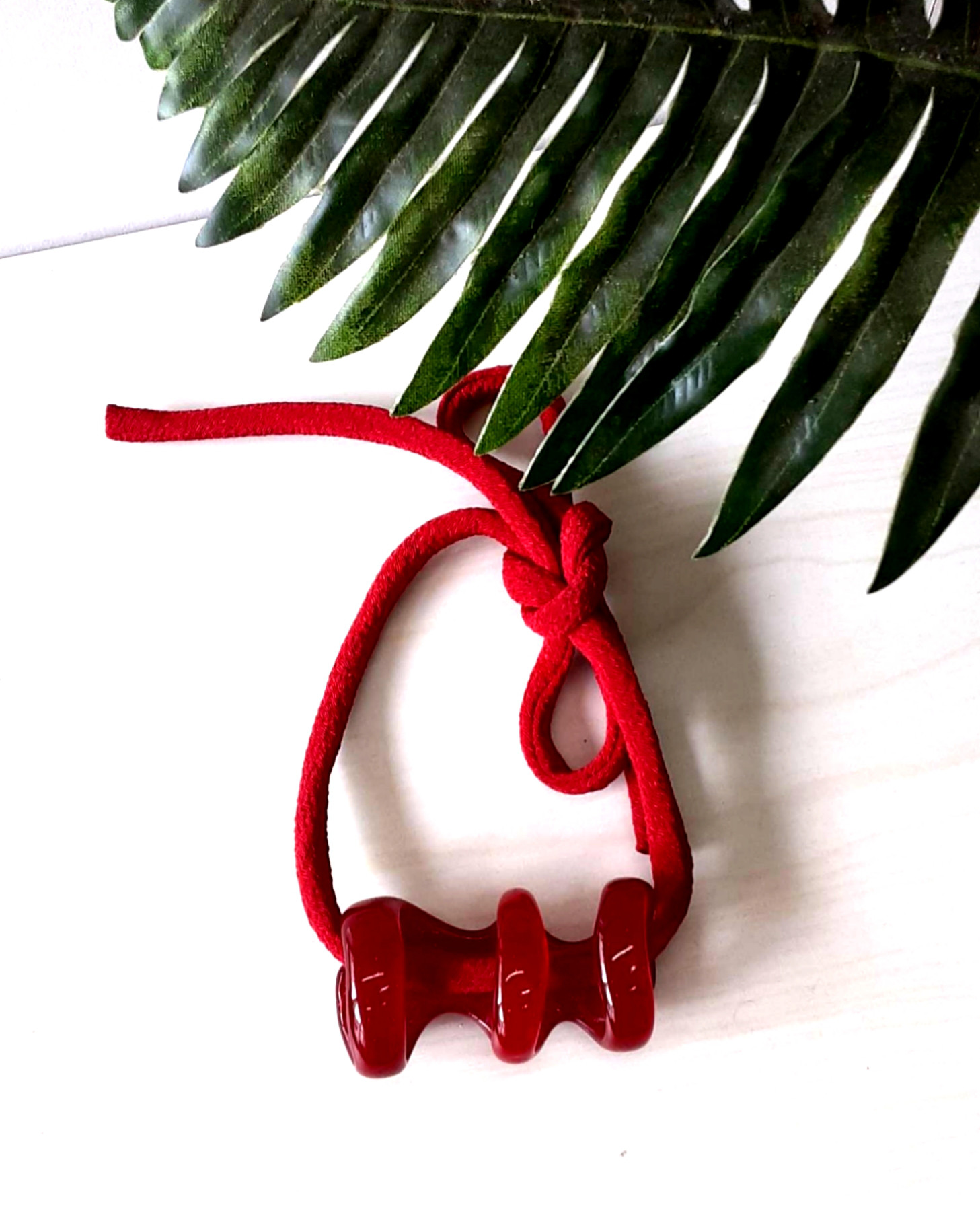 ネックトップ　くるくる赤