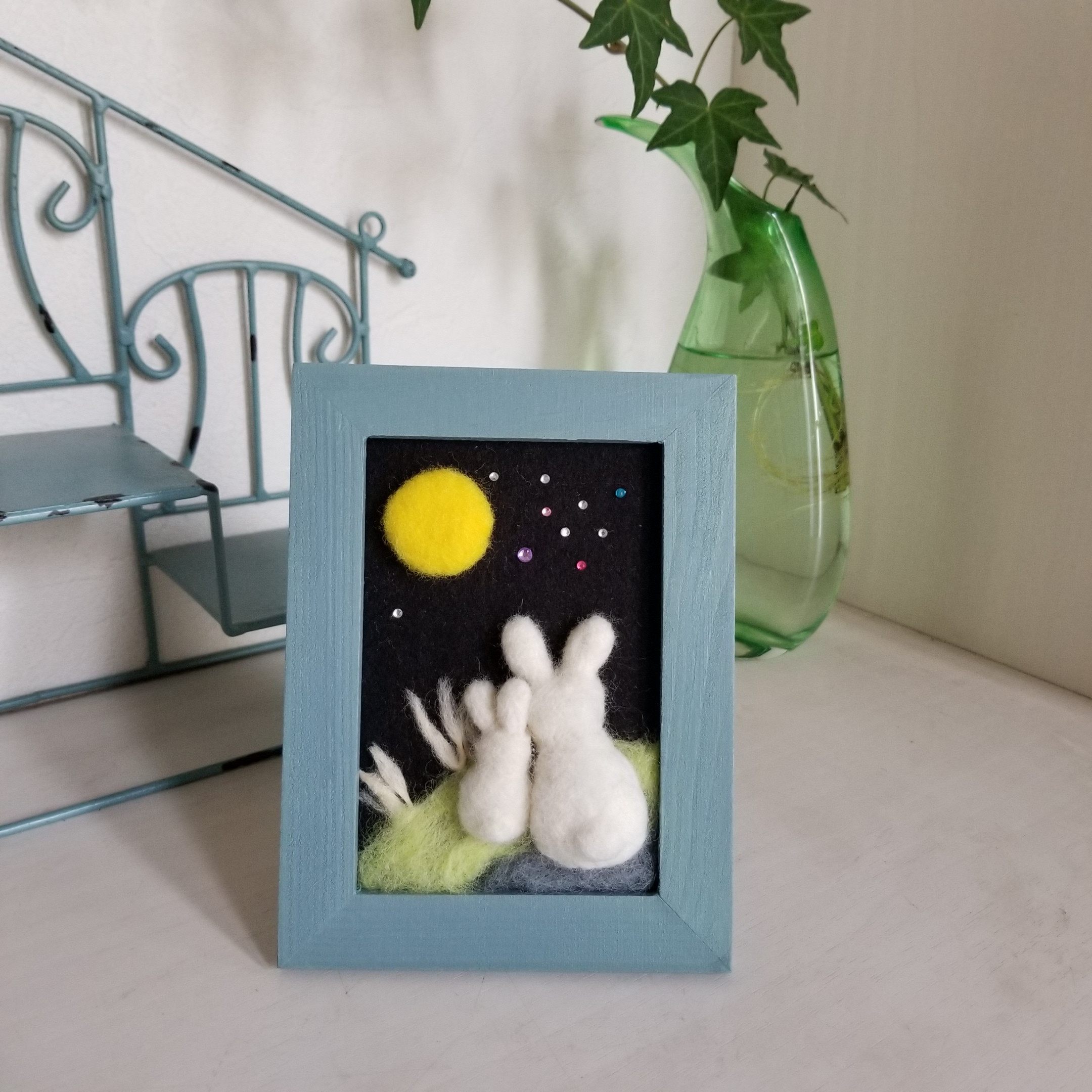 フレーム 額 月を見ているうさぎの額 羊毛フェルト インテリア うさぎ