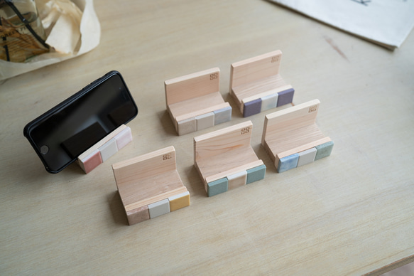 マットタイル x ツヤタイル のスマホスタンド 3枚目の画像