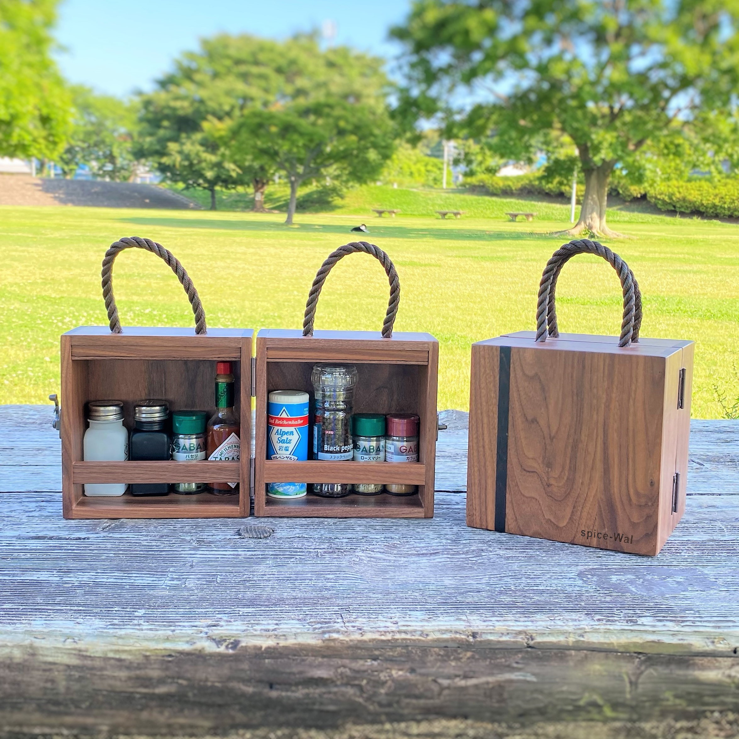 高級ウォールナット無垢材でつくったスパイスボックス　--spice-Wal CUBE--