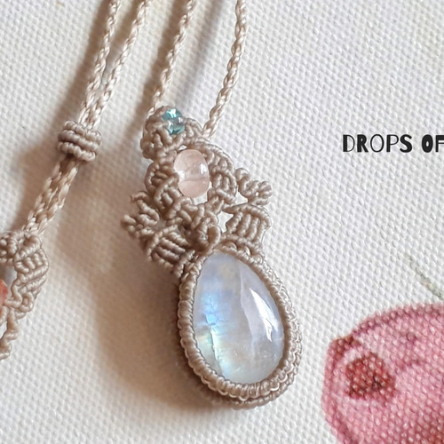 ホワイトラブラドライトのマクラメペンダント ネックレス・ペンダント