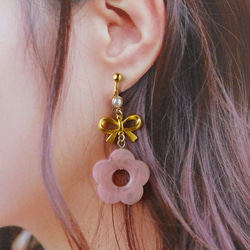 くすみピンク＊お花のイヤリング 3枚目の画像