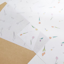 チューリップ 模様 薄紙 デザインペーパー A4サイズ 20枚入り かわいい 包装紙 ラッピングペーパー ギフト 花柄 3枚目の画像
