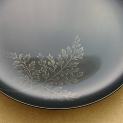 忍草蒔絵　丸皿　～うるしの丸皿　 3枚目の画像