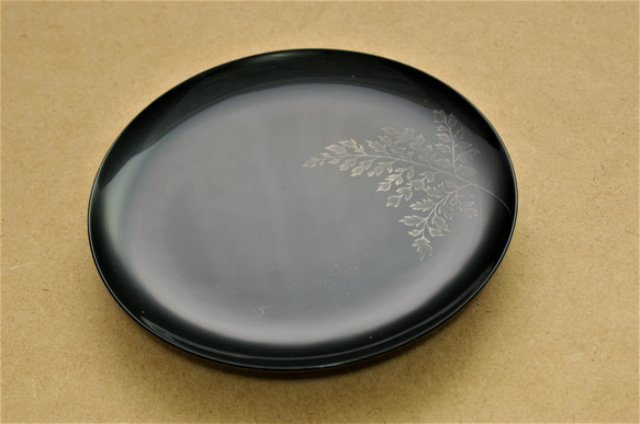 忍草蒔絵　丸皿　～うるしの丸皿　 2枚目の画像
