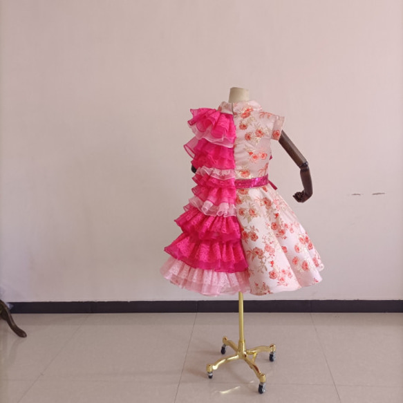 ステージドレス　演出ドレス　可愛いピンク系　フリルたっぷり　ももいろ衣装 14枚目の画像