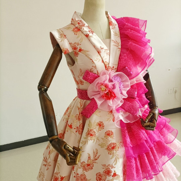 ステージドレス　演出ドレス　可愛いピンク系　フリルたっぷり　ももいろ衣装 6枚目の画像