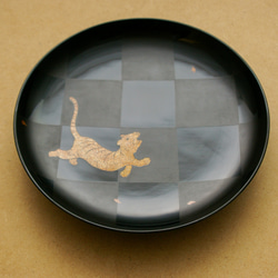子トラのうるしのお皿～ 1枚目の画像