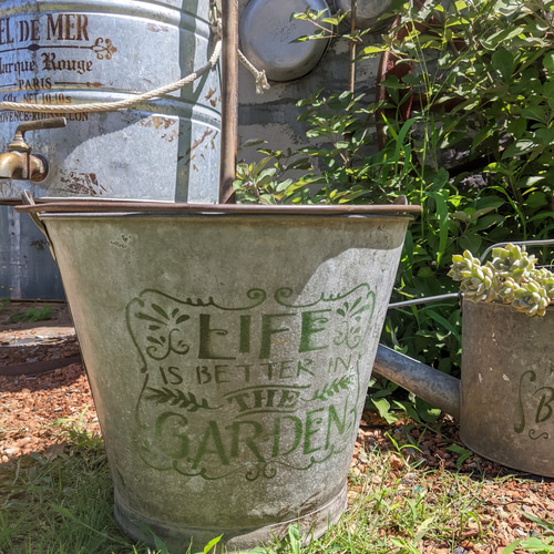 アンティークな家/ ガーデニング 水やり/ アンティークバケツ（ブリキ