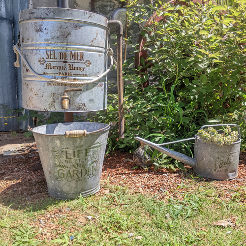 アンティークな家/ ガーデニング 水やり/ アンティークバケツ（ブリキ