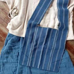 【促銷】凱倫手織肩包/靛藍（白條紋）/植物染棉，手工縫製/獨一無二 第3張的照片