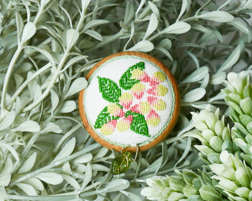 ピスタチオ ナッツ 刺繍くるみボタンブローチ/ヘアゴム plantsplanet