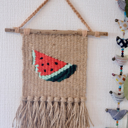 《すいか》夏　手織物　毛糸　ユニーク　インテリア　weaving 壁掛け　小物　ハンギング 2枚目の画像