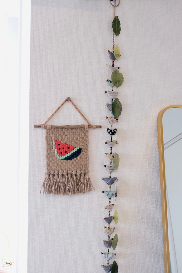 《すいか》夏　手織物　毛糸　ユニーク　インテリア　weaving 壁掛け　小物　ハンギング 1枚目の画像