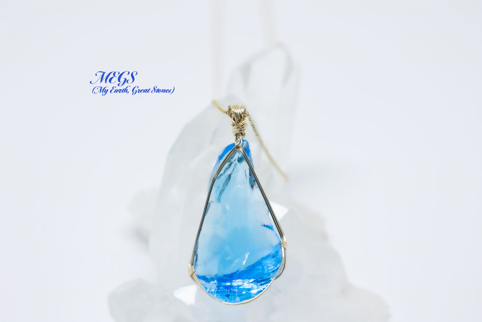 【女神巻き®】 アンダラクリスタル  スカイブルー ～海の語らい ワイヤーアートペンダントトップ