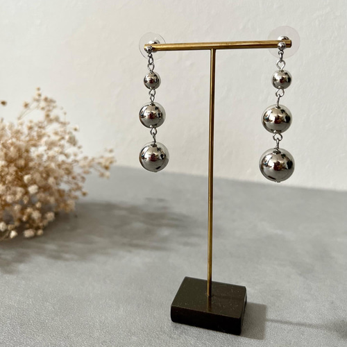 人気 3連メタルボール 金属アレルギー対応 ピアス ニッケルフリー