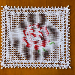 【新作】NOKOのカラフルレース編み 薔薇のスクエアドイリー（27×24） 5枚目の画像