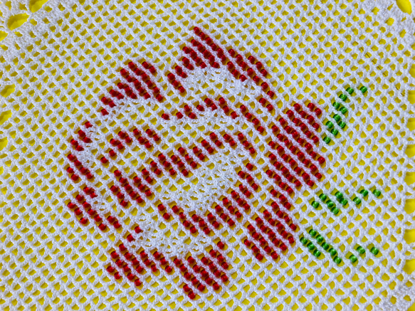 【新作】NOKOのカラフルレース編み 薔薇のスクエアドイリー（27×24） 6枚目の画像