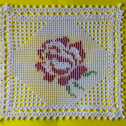 【新作】NOKOのカラフルレース編み 薔薇のスクエアドイリー（27×24） 9枚目の画像