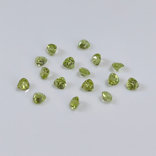 グリーンBOX】エメラルドペリドット他チャームピアスイヤリング