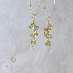 【-birthstone-】8月 誕生石 ペリドット マルチカラースピネル 若葉と蕾 ピアス・イヤリング チャーム 1枚目の画像