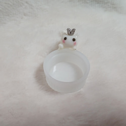 【容器】にゃんこ付き小皿 白猫・花冠 4枚目の画像